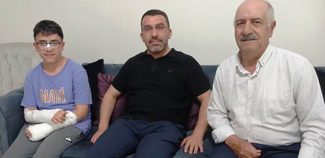 Çalkın köpek saldırısına uğrayan Şiyar'ı ziyaret etti