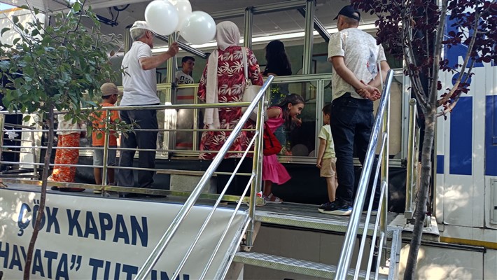 AFAD Deprem Simülasyon Tırı Ziyaretçi Akınına Uğruyor