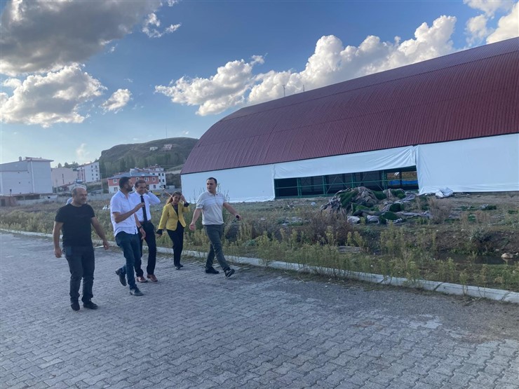 Susuz, yenilenen halı sahasına kavuşuyor