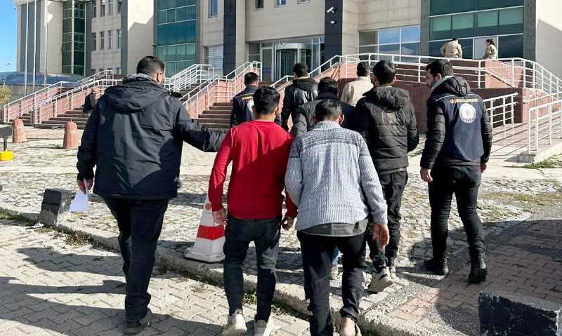 Kars Tren Garında 6 Afgan uyruklu kaçak göçmen yakalandı