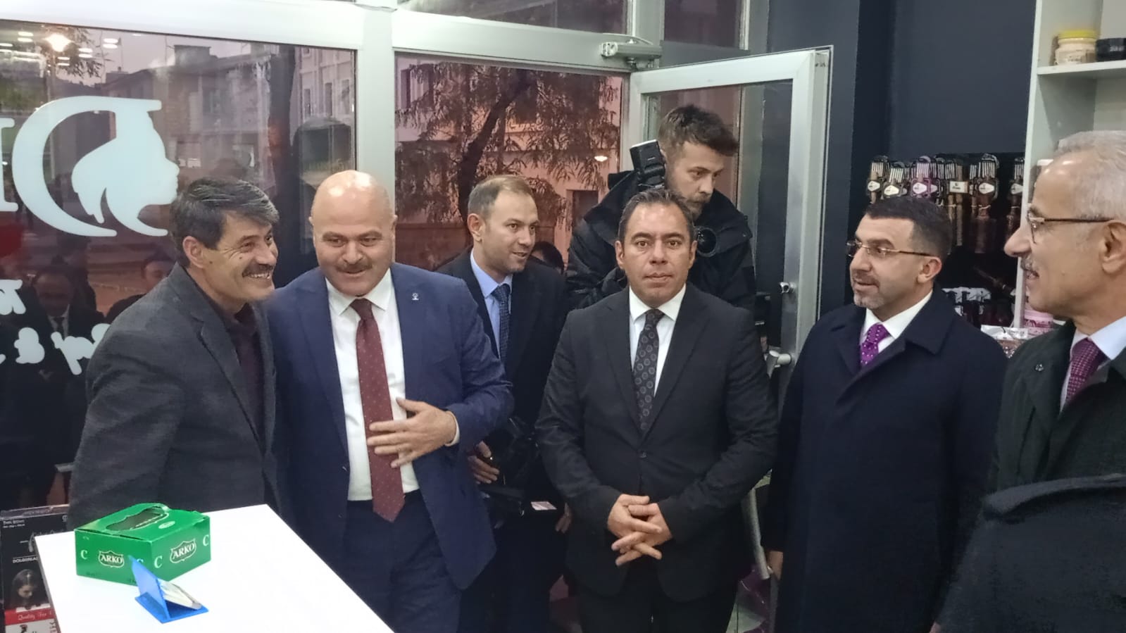 Bakan Uraloğlu, Kars'ta esnaf ziyaretinde bulundu