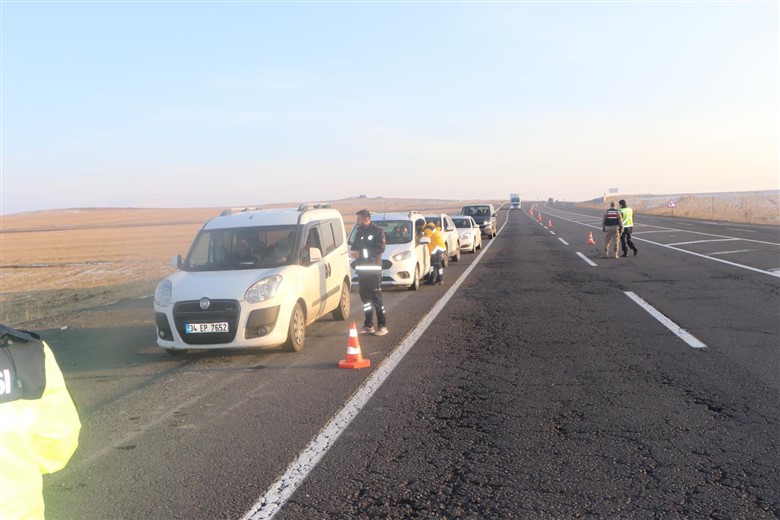 Kars'ta "Fermuar Sistemi İle Yaşama Yol Ver" uygulaması yayılıyor