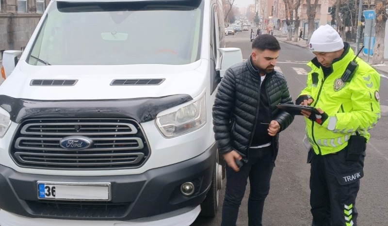 Kars'ta okul servisleri denetlendi