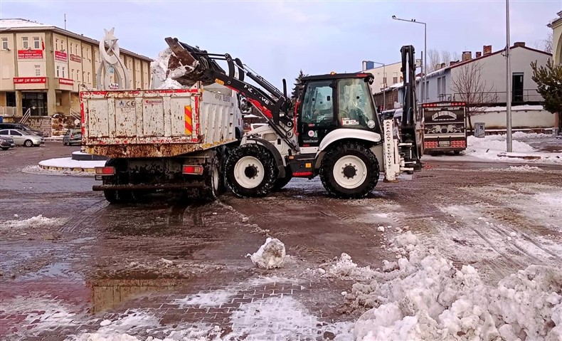 Arpaçay'da karla mücadele