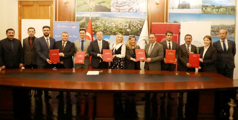 Kars’ta 5 proje için sözleşmeler imzalandı