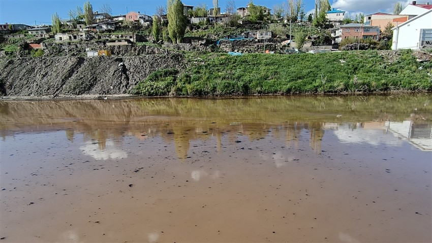 Kars Çayı'na akıtılan akaryakıt kaçağı için idari işlem başlatıldı