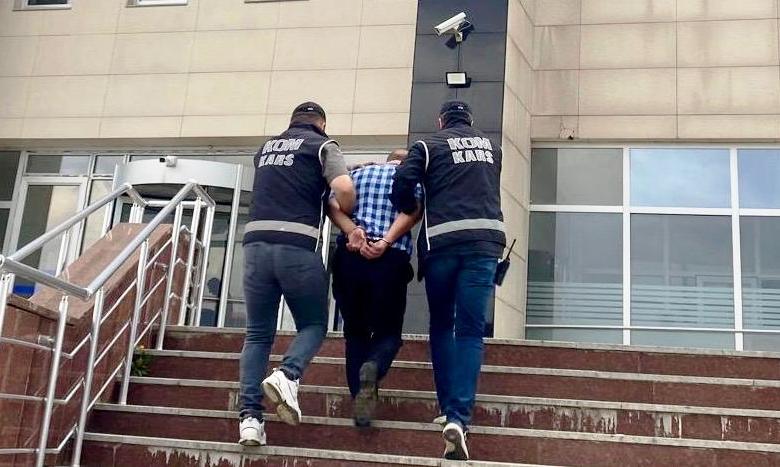 15 yıl kesinleşmiş hapis cezasıyla aranıyordu