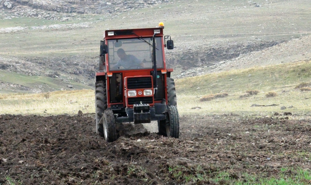 Kars’ta her 2 araçtan 1’isi traktör