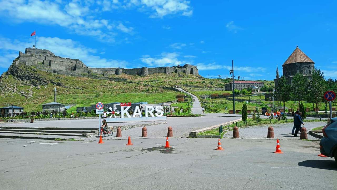 Kars yılın en sıcak günlerini yaşıyor