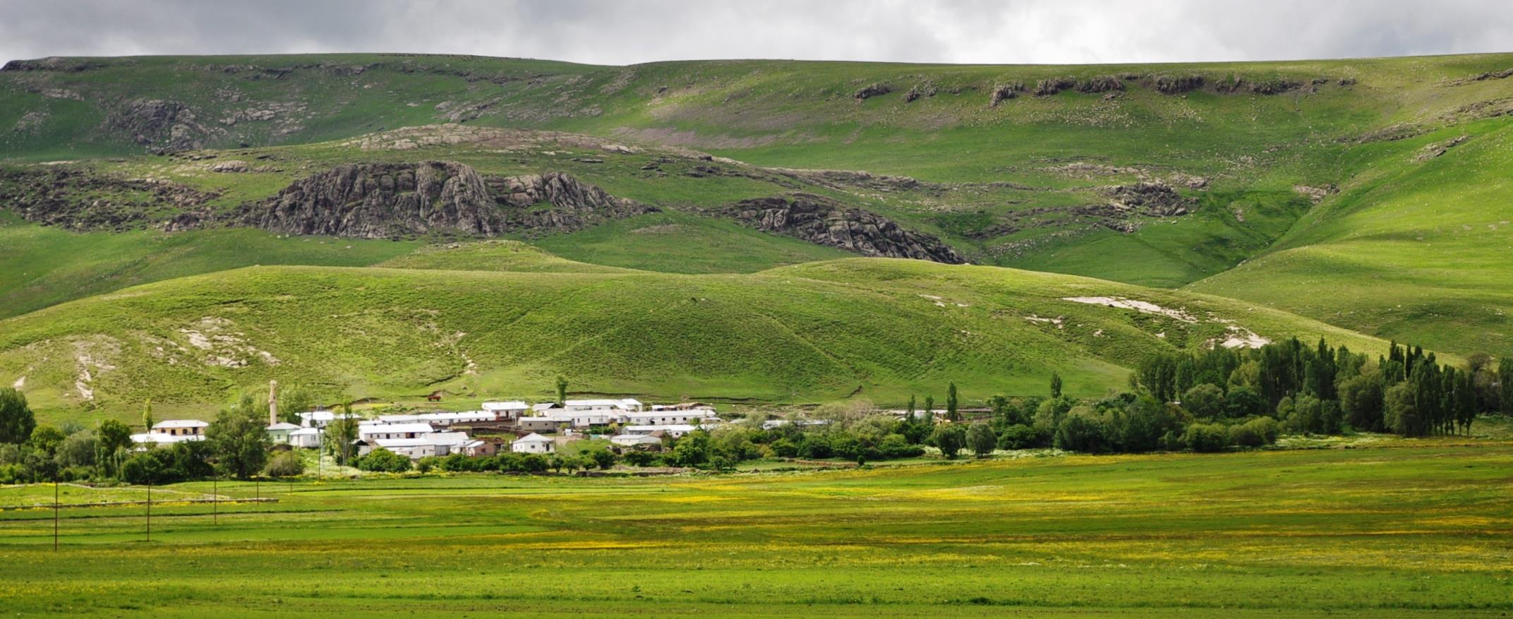 Kars’ta, yıldırımlar elektrikli cihazları kullanılamaz hale getiriyor