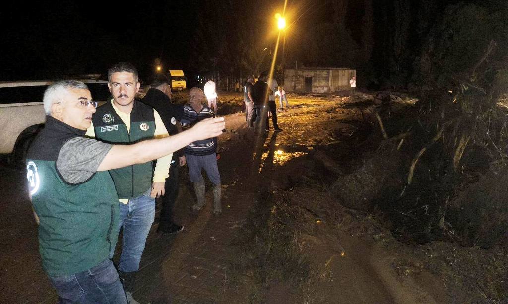 DSİ, selden etkilenen köylerde yoğun mesai harcıyor
