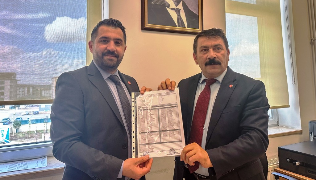 Onur Uludaşdemir mazbatasını aldı