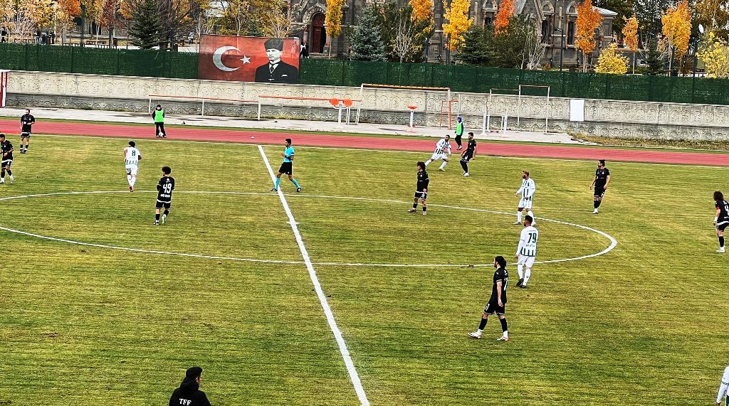 Kars 36 Spor, 9 puanla liderliğe yükseldi