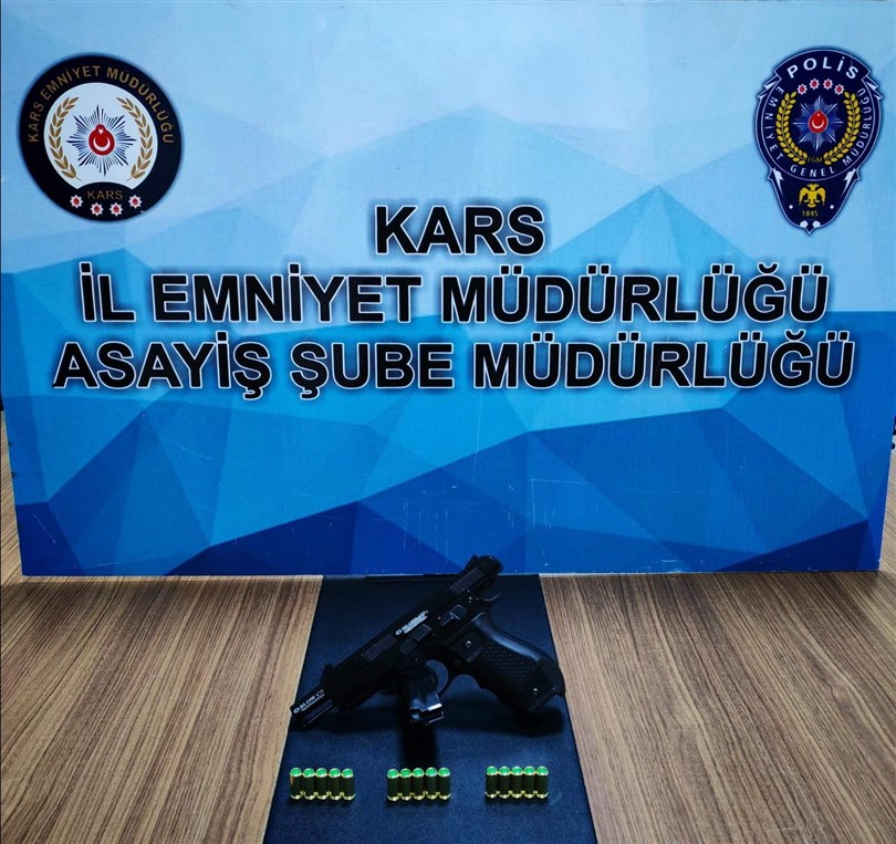 Kars’ta çok sayıda tabanca ele geçirildi