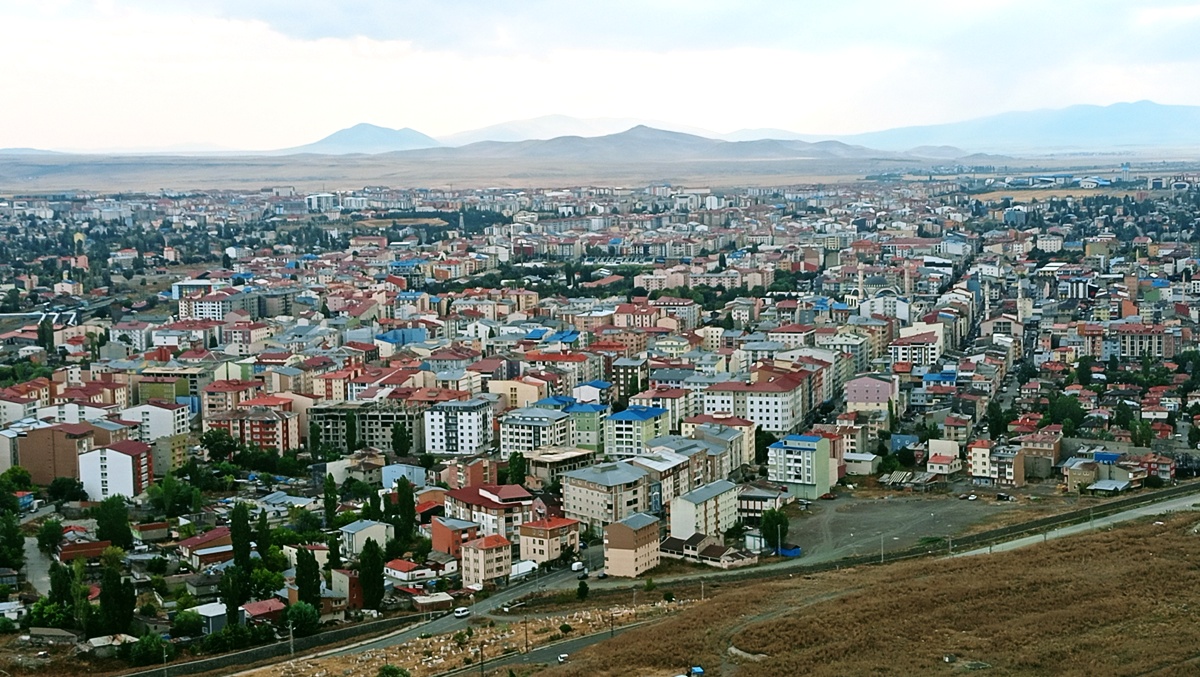 Kars’ta çarpık yapılaşma devam ediyor