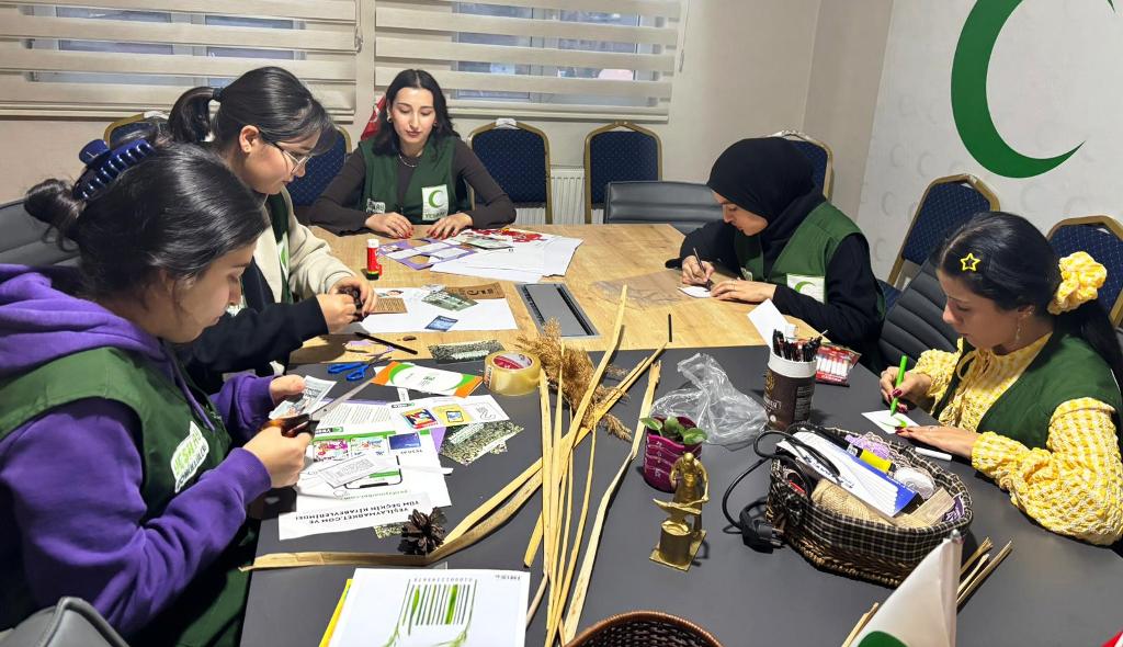 Yeşilay’dan, özel bir kolaj atölyesi etkinliği