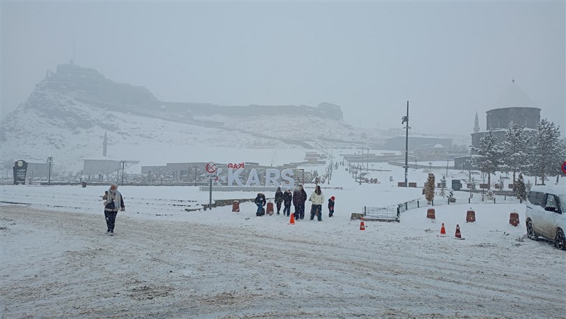 Kars’ta okullar tatil edildi