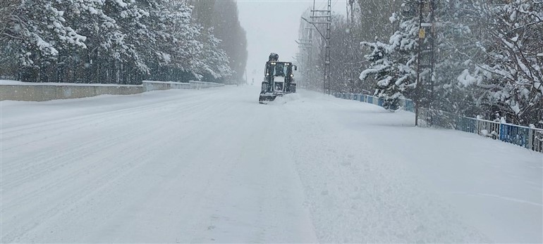 Arpaçay’da karla mücadele çalışmaları aralıksız devam ediyor