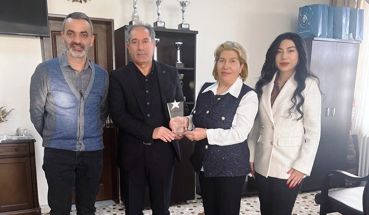 Çağatay, destekleri için Kutbettin Yıldırım'a teşekkür plaketi verdi