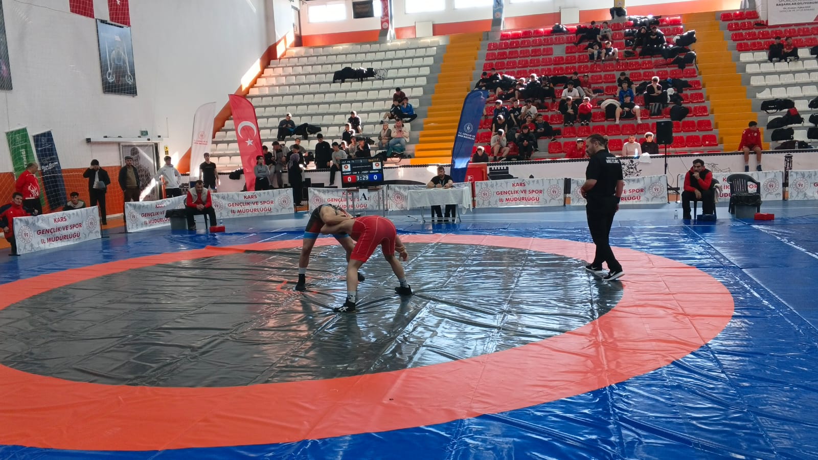 Kars'ta güreş şöleni başladı