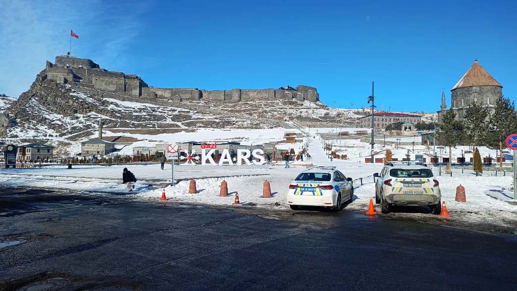 Kars, 4 gün boyunca kara teslim