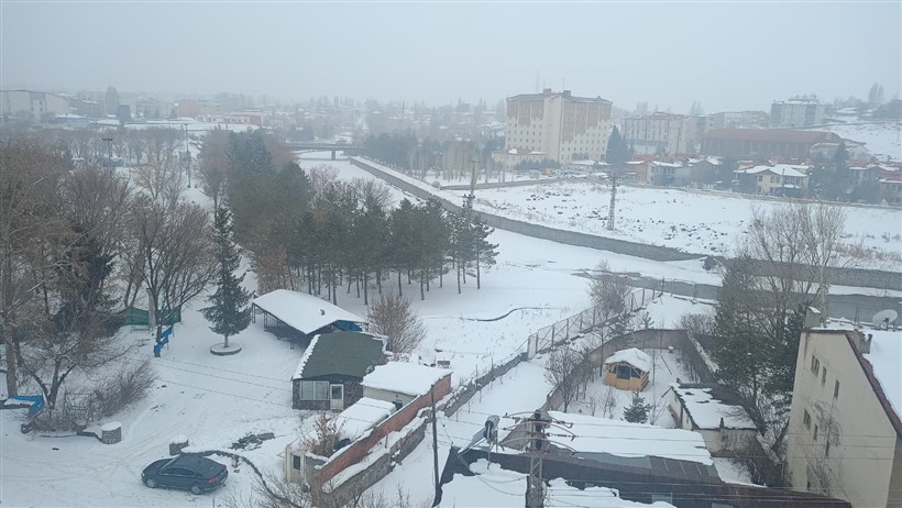 Kars’ta kar yağışı devam ediyor