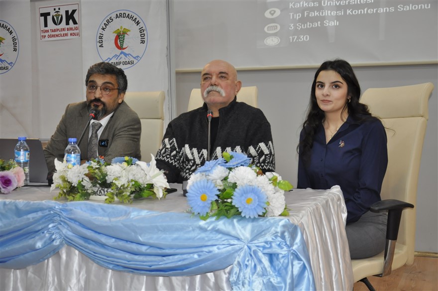 Dr. Ercan Kesal, Kars’ta geleceğin doktorlarına öğütler verdi