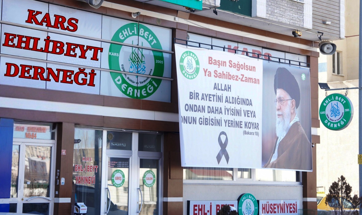 Kars Ehlibeyt Derneğine Ali Hamaney'in dev fotoğrafı asıldı