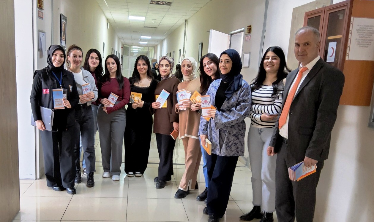 Açık Kapı, üniversite öğrencileriyle bir araya geldi