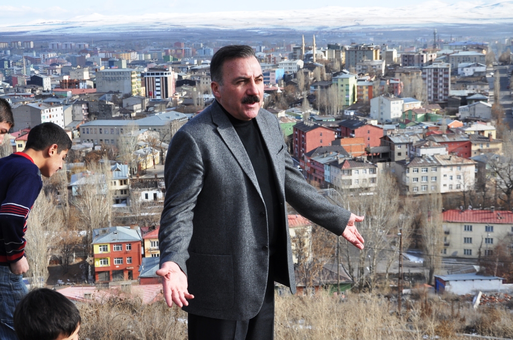 Bir tepki de Naif Alibeyoğlu’ndan geldi