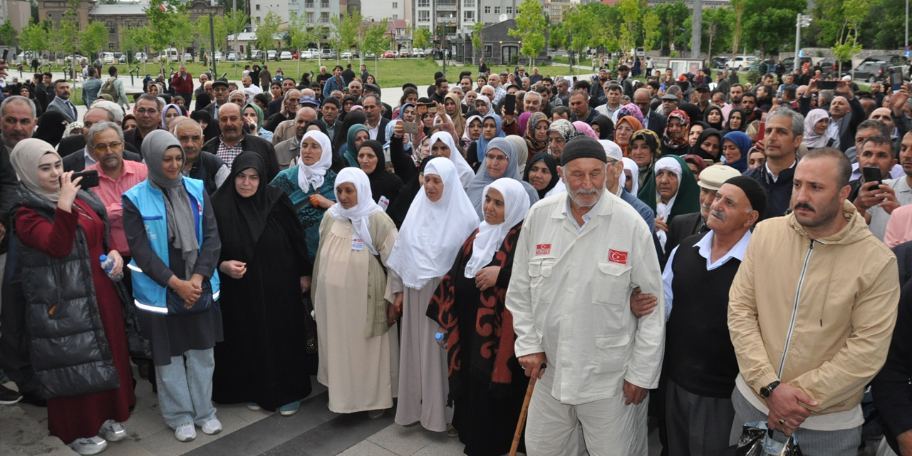 Kars’tan hacı adayları kutsal topraklara uğurlandı