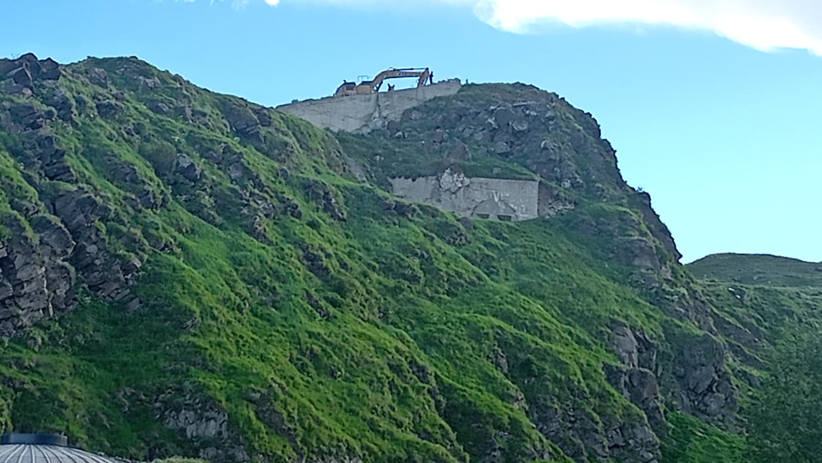 İnsanlık Anıtının kaidesi de ortadan kaldırılıyor