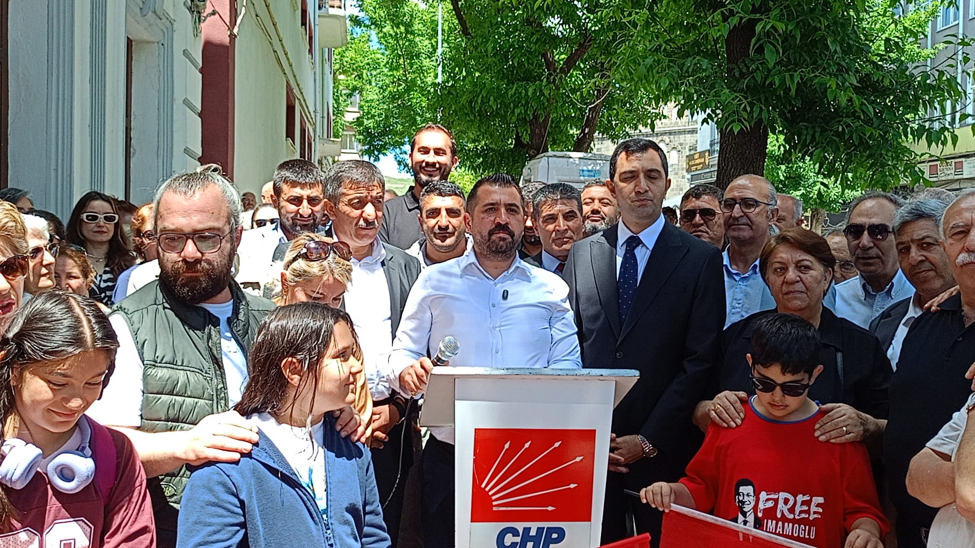 Uludaşdemir: Kars’ın Onur’unu ve iradesini kimseye teslim etmeyeceğiz!