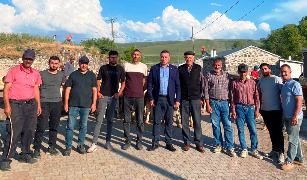 Müçük köy ziyaretlerini sürdürüyor