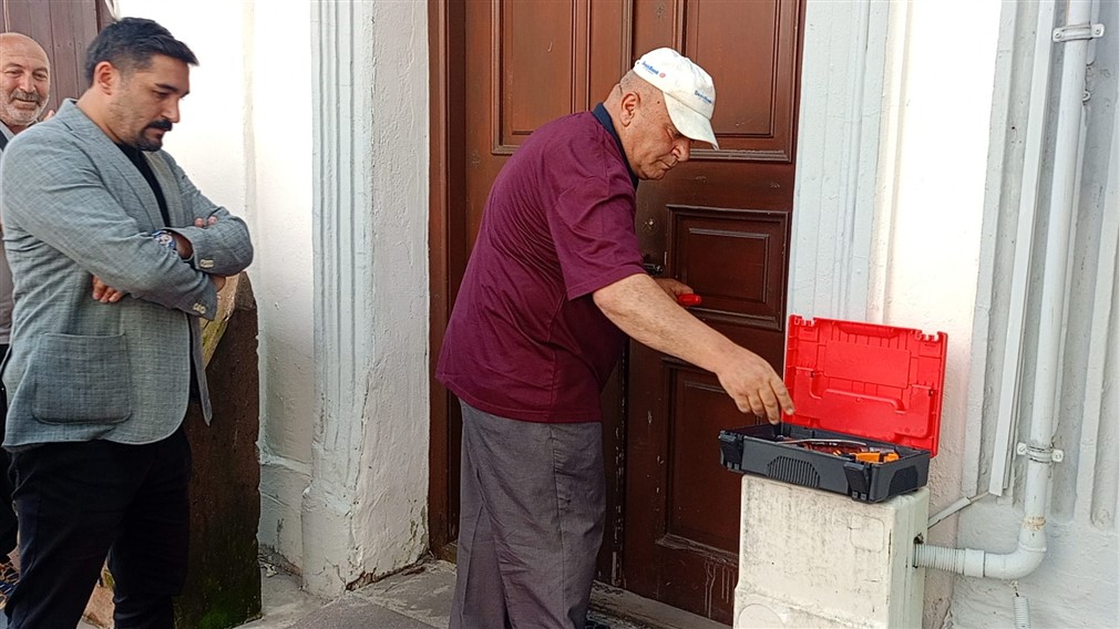 CHP Kars İl Başkanlığının kapısı çilingirle açıldı