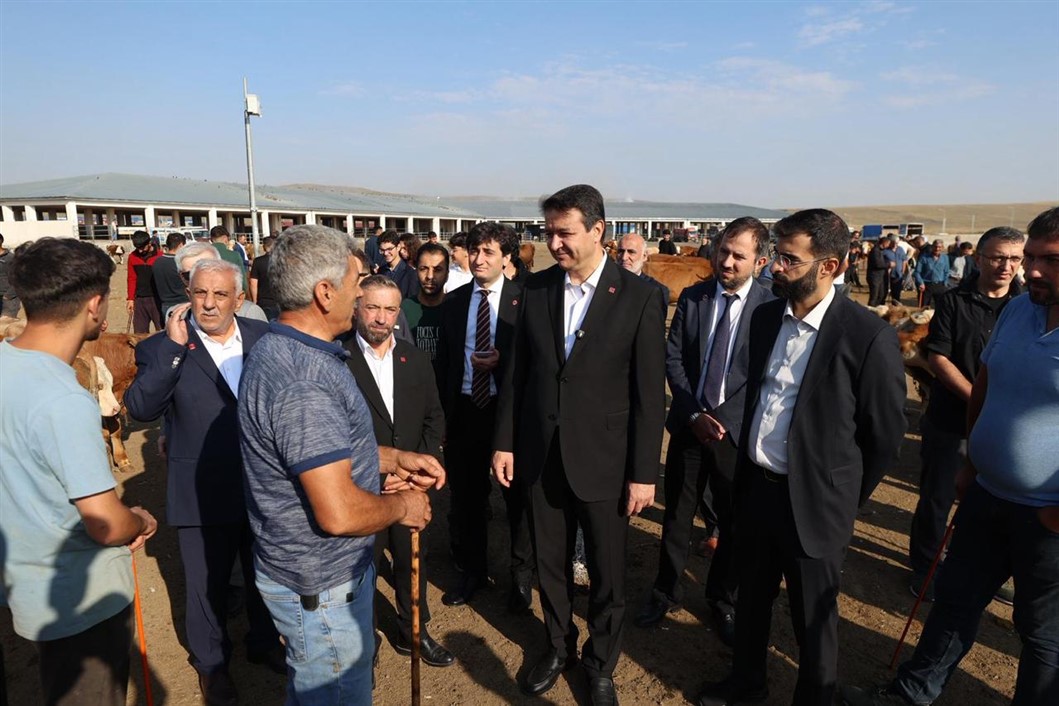 Saadet Partisi Genel Başkanı Mahmut Arıkan Kars’ta üreticinin feryadını dinledi