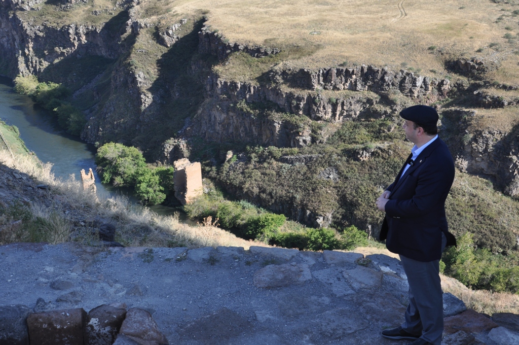 Milletvekili Alp: Ani’deki İpek Yolu Köprüsü barış köprüsü olsun!