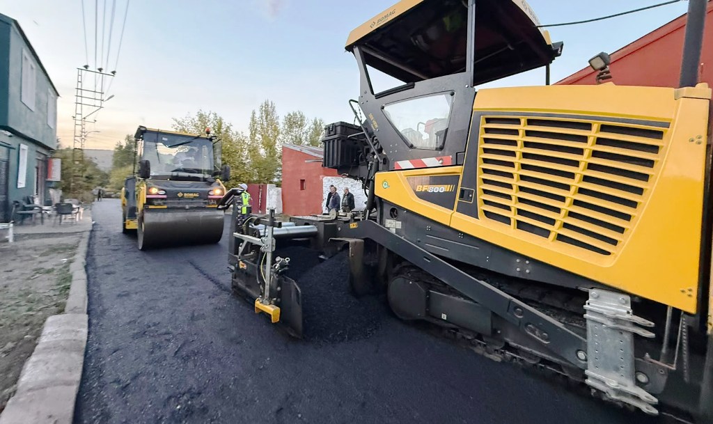 Kars’ta yol çalışmaları Bülbül Mahallesi’nde devam ediyor