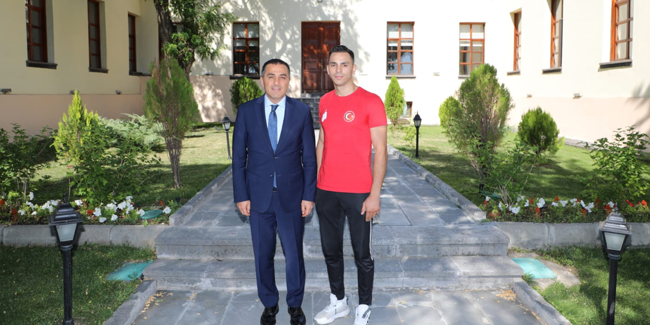 Milli sporcu İlgar Çelik'ten Vali Öksüz'e ziyaret