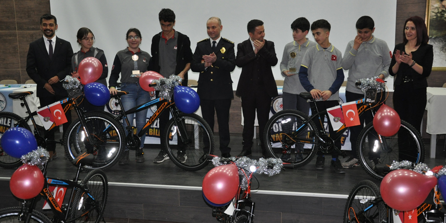 Kars’ta Polis Haftasında bilgi yarışması düzenlendi