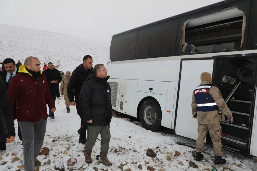 Kars'ta Zincirleme Trafik Kazası: 2 Ölü, 8 Yaralı
