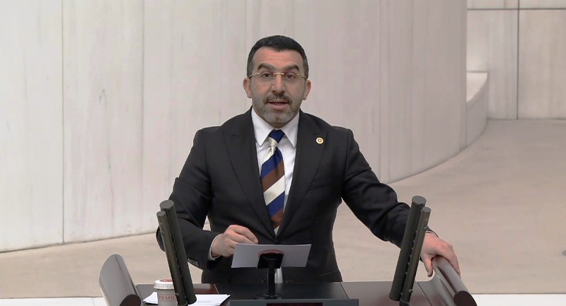 Ben bir Kürdüm, anadilim de Kürtçe’dir.