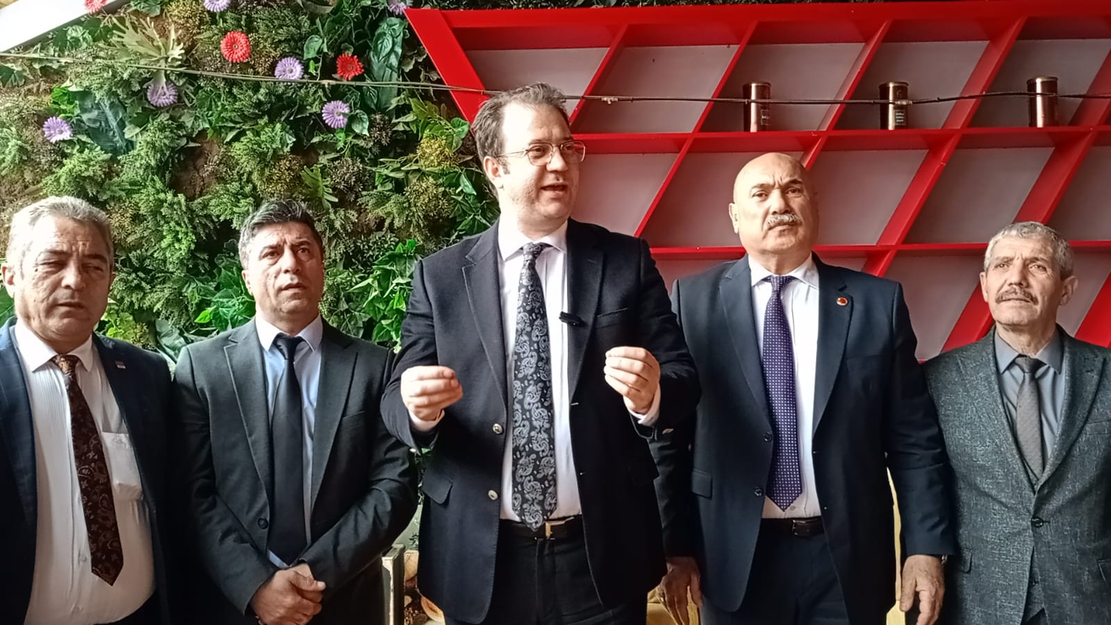 CHP Kars Milletvekili İnan Akgün Alp, Partisinin Belediye Başkan Adaylarının Seçim Kampanyalarına Destek İçin Kars’ta