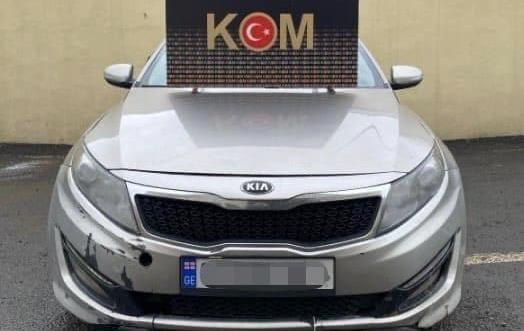 Gümrük kaçağı otomobil ele geçirildi