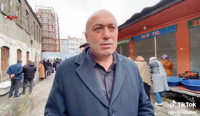 Efsane Muhtar Özcan Müçük, 320 Aileye Ramazan Kolisi Dağıttı