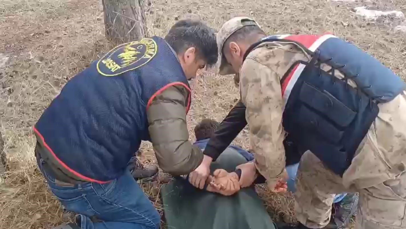 Jandarma 27 yıl hapis cezası bulunan şahsı bir çiftlikte yakaladı