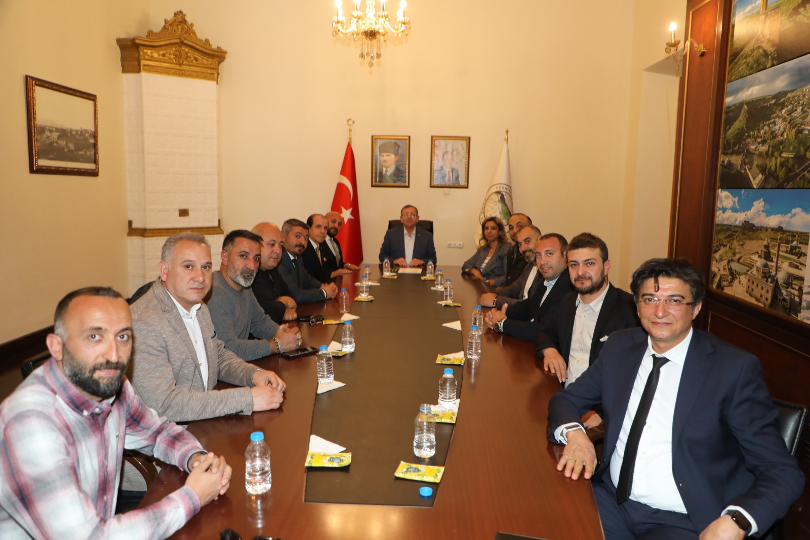 Vali Polat, “Turistlere kadim şehir Gazi Kars’ın misafirperverliğinin en iyi şekilde göstermeliyiz”