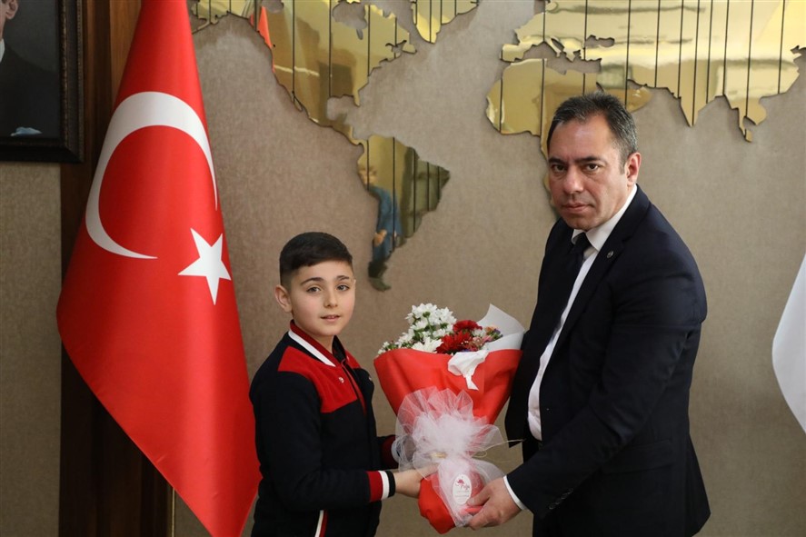 Başkan Senger’in koltuğuna Abdurrahman Avınca oturdu