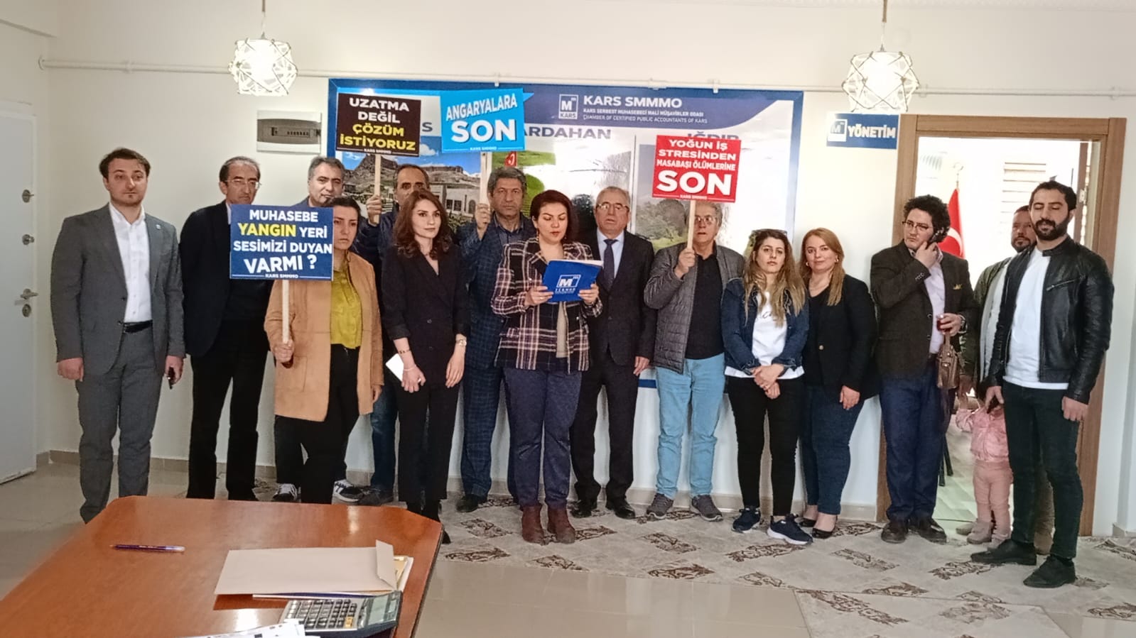 SMMM “MALİ MÜŞAVİRLERİN İŞ YÜKÜNÜ HAFİFLETECEK ÇÖZÜMLER ACİLEN HAYATA GEÇİRİLSİN!”