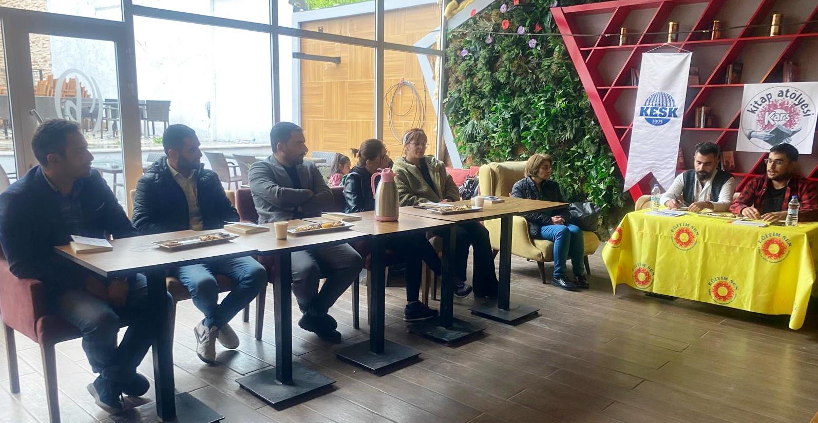 Yazar Mustafa Orman okurlarıyla buluştu